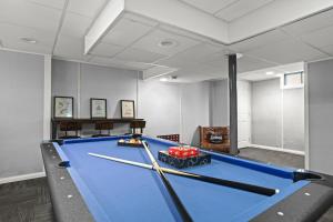 Stylish 3 Bedroom Metro Detroit Gem, Renovated with Game Room