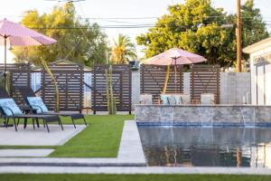 The Glow-Up House - Pool Spa Glam Room