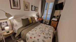 1mins Gare Montparnasse,,center, st Germain ,5minute Eiffel tour and Louvre meusm aesome place ,