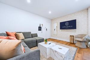 Casa Hotels Gerrard Modern Downtown Suite