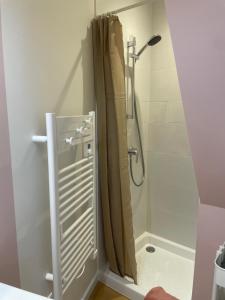 Chambre cosy dans dépendance avec abri vélos