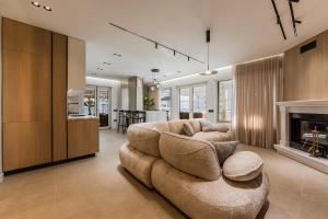Arden Jacuzzi Penthouse by PS