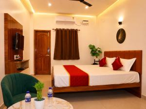 Rajas Paradise Inn