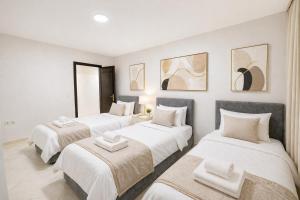 Costa Azul Tanger - View & Side Beach Family Appartement - Cornich Malabata - 3Min TGV - Piscine & Fast Wifi & Parking