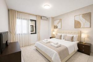 Costa Azul Tanger - View & Side Beach Family Appartement - Cornich Malabata - 3Min TGV - Piscine & Fast Wifi & Parking