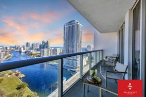 Elevated Bay Views 2BR Beachwalk Resort
