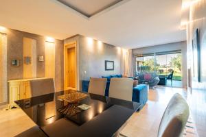 Vue au bord de la piscine Cafe Netflix Appartement Prestigia 2 chambres