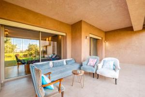 Vue au bord de la piscine Cafe Netflix Appartement Prestigia 2 chambres