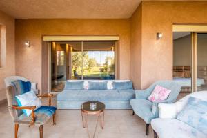 Vue au bord de la piscine Cafe Netflix Appartement Prestigia 2 chambres