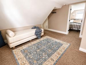 Luna Cottage Hot Tub 3BR Near Downtown TART Trail Grill