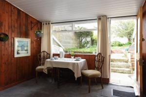 Air Maison - Cosy 1-Bedroom Apartment - 4mins to Pier - Pet Friendly with Shared Garden