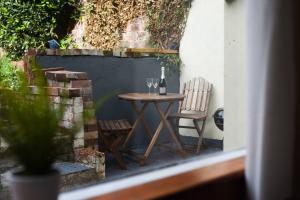 Air Maison - Cosy 1-Bedroom Apartment - 4mins to Pier - Pet Friendly with Shared Garden
