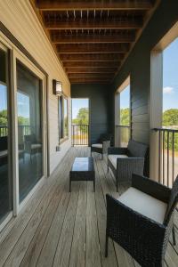 Stylish Condo | 3 Bedroom + Pool Table ST