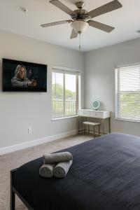 Stylish Condo | 3 Bedroom + Pool Table ST
