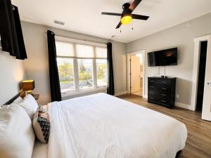 The Haven 10 Rooftop Patio 2BR Downtown