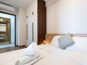 Luxury apartment with panoramic river views