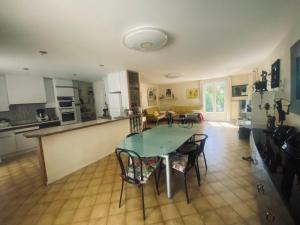 Maison entière 5 chambres 10 personnes au calme