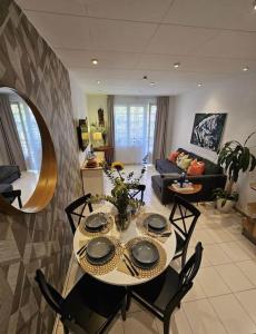 2 bedrooms, 2 bathrooms, 2 balconys