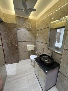 Zivora By Vaayu Sanctum 3BHK 10 min from The Taj Mahal