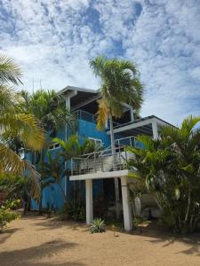 Grand Sunset Decks Luxury Home on the Lagoon
