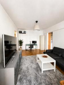 Riviera Park Retreat - Near National Arena