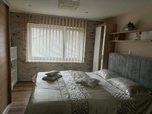 2 bedroom top floor apartment