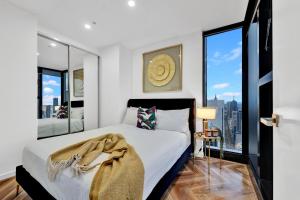 Level 56 One Bedroom with Balcony City and Water Views