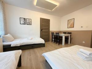 Park Leśnicki Homely Studios by BookingHost