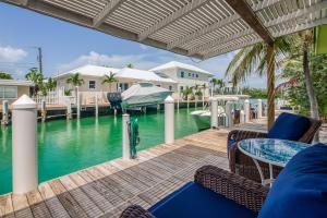 Waterfront Home Private Dock, Outdoor Shower & Home Office - Dog-Friendly