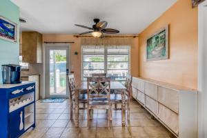 Waterfront Home Private Dock, Outdoor Shower & Home Office - Dog-Friendly