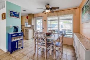 Waterfront Home Private Dock, Outdoor Shower & Home Office - Dog-Friendly