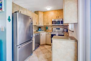 Waterfront Home Private Dock, Outdoor Shower & Home Office - Dog-Friendly