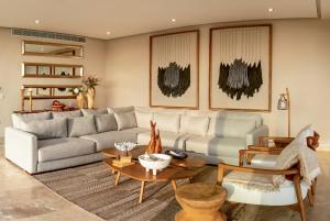 Casa La Terca, 9BR Beachfront Estate with Private Pool, Ocean View & Beach Access