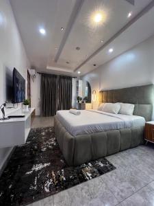 1 bedroom, 24hrs light, Netflix, Swimming pool in MIJL, Salem, Ikate
