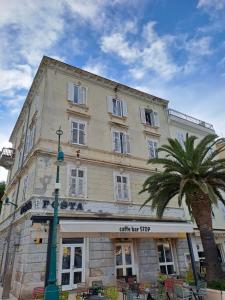 Ridzak Riva Rooms