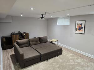 Cozy 2 Bedroom Suite - near Bayview & Steeles & Finch Station