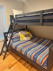 Cozy new built Apartment! Close to town!