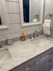 Cozy new built Apartment! Close to town!
