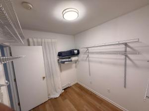 Spacious 2BR Getaway Easy Access to NYC & Newark