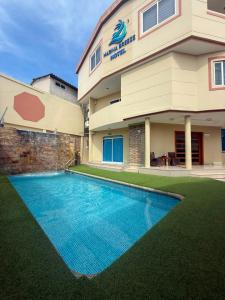 Marina Breeze hotel