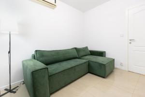 Central Modern 2BR