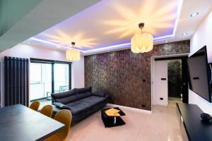 Central Modern 2BR