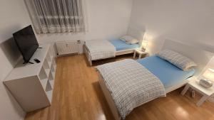 5 beds Apartment close to DUS Airport