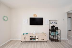 Modern Maxwell Apt near Beach & Gap