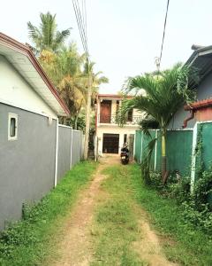 Paragone Home Stay Modern 3BR Apartment Style Home AC 5 Min to Enderamulla Station 15 Minute Train Ride to Colombo