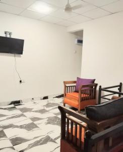 Paragone Home Stay Modern 3BR Apartment Style Home AC 5 Min to Enderamulla Station 15 Minute Train Ride to Colombo