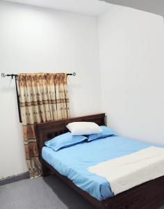 Paragone Home Stay Modern 3BR Apartment Style Home AC 5 Min to Enderamulla Station 15 Minute Train Ride to Colombo