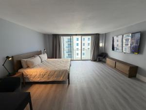 Oceanfront apartment in Surfside
