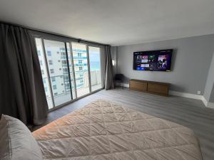Oceanfront apartment in Surfside