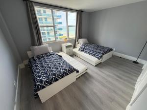 Oceanfront apartment in Surfside